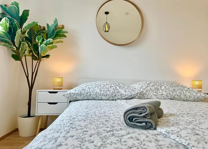 Апартаменти Brand New Danube With Balcony And Free Parking *