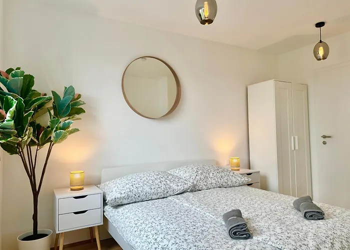 Апартаменти Brand New Danube With Balcony And Free Parking *