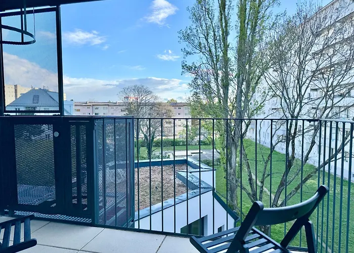 Апартаменти Brand New Danube With Balcony And Free Parking
