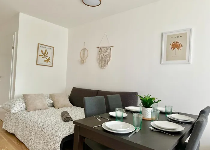 Brand New Danube With Balcony And Free Parking Апартаменти *