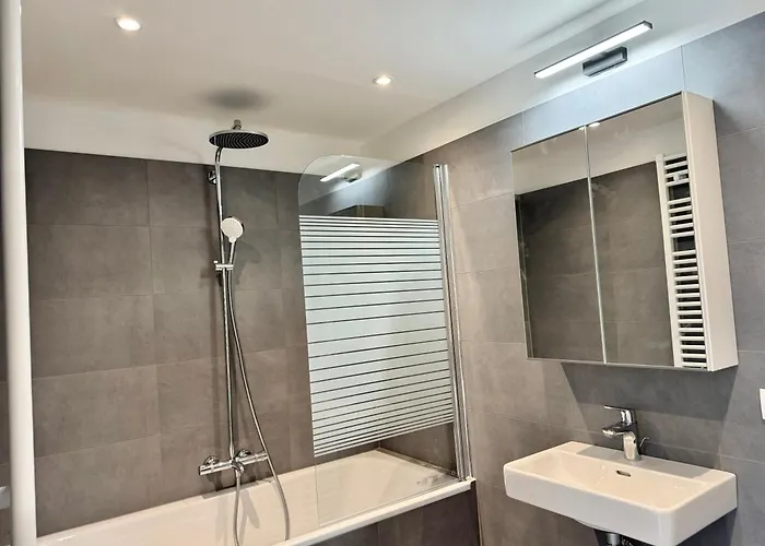Brand New Danube With Balcony And Free Parking Апартаменти *