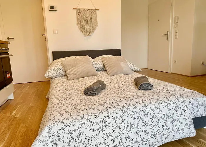 Brand New Danube With Balcony And Free Parking * Відень
