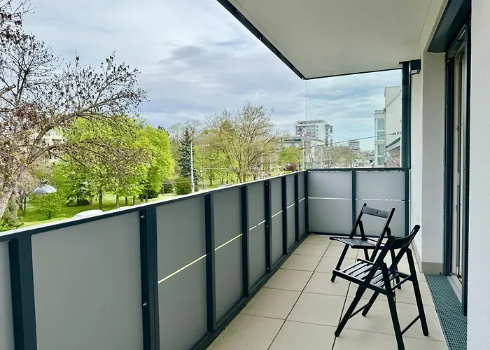 Brand New Danube With Balcony And Free Parking Апартаменти